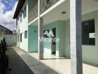 Casa Para Vender com 7 quartos sendo 3 suítes no bairro Coronel José Pinto em Feira De Santana