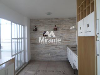 Cobertura Para Vender com 4 quartos sendo 4 suítes no bairro Santa Mônica em Feira De Santana