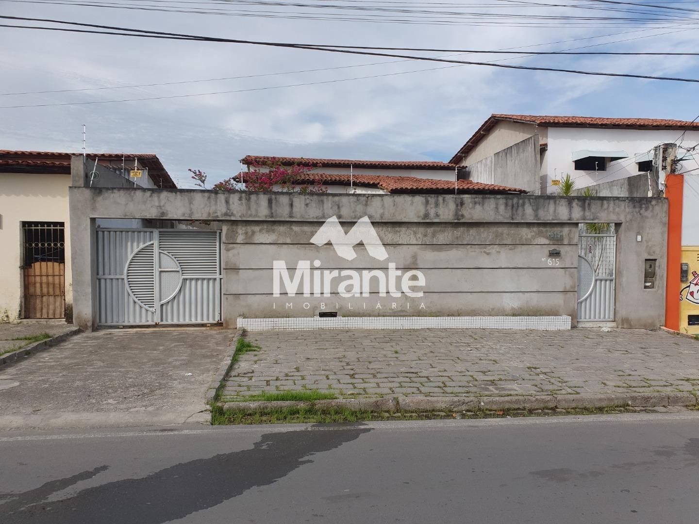Casa Para Vender com 3 quartos sendo 1 suítes no bairro Queimadinha em Feira De Santana