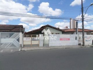 Casa Para Vender com 4 quartos sendo 2 suítes no bairro Santa Mônica em Feira De Santana