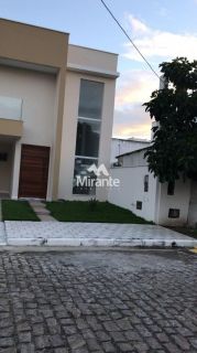 Casa de Condomínio Para Vender com 3 quartos sendo 3 suítes no bairro Cidade Nova em Feira De Santana