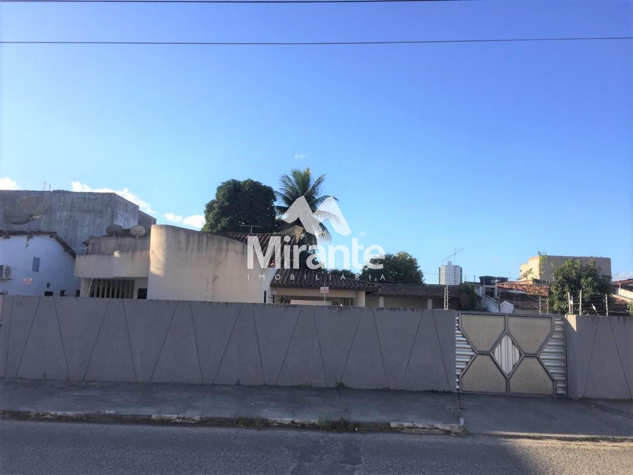 Casa Para Vender com 3 quartos sendo 1 suítes no bairro Santa Mônica em Feira De Santana