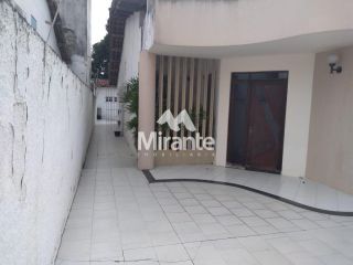 Casa Para Vender com 3 quartos sendo 1 suítes no bairro Santa Mônica em Feira De Santana