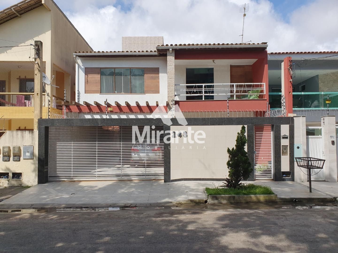 Casa Para Vender com 4 quartos sendo 4 suítes no bairro Cidade Nova em Feira De Santana