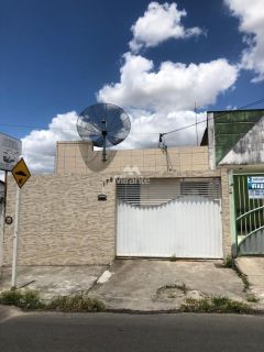 Casa Para Vender com 3 quartos no bairro Olhos D Água em Feira De Santana