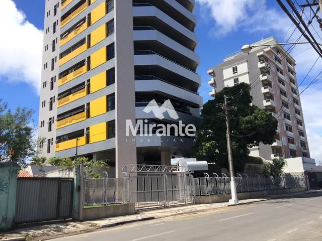 Apartamento Para Vender com 4 quartos sendo 4 suítes no bairro Centro em Feira De Santana