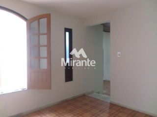 Casa Para Vender com 3 quartos no bairro Santa Mônica em Feira De Santana