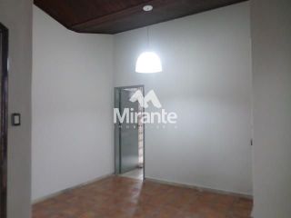 Casa Para Vender com 3 quartos no bairro Santa Mônica em Feira De Santana