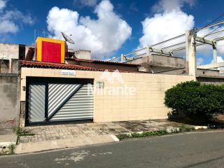 Casa Para Vender com 3 quartos sendo 1 suítes no bairro Santa Mônica em Feira De Santana
