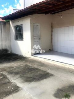 Casa Para Vender com 3 quartos sendo 1 suítes no bairro Santa Mônica em Feira De Santana