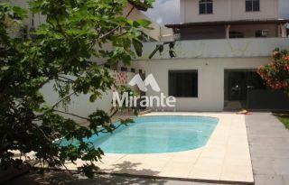 Casa Para Vender com 6 quartos sendo 2 suítes no bairro Parque Getúlio Vargas em Feira De Santana