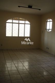 Casa Para Vender com 6 quartos sendo 2 suítes no bairro Parque Getúlio Vargas em Feira De Santana