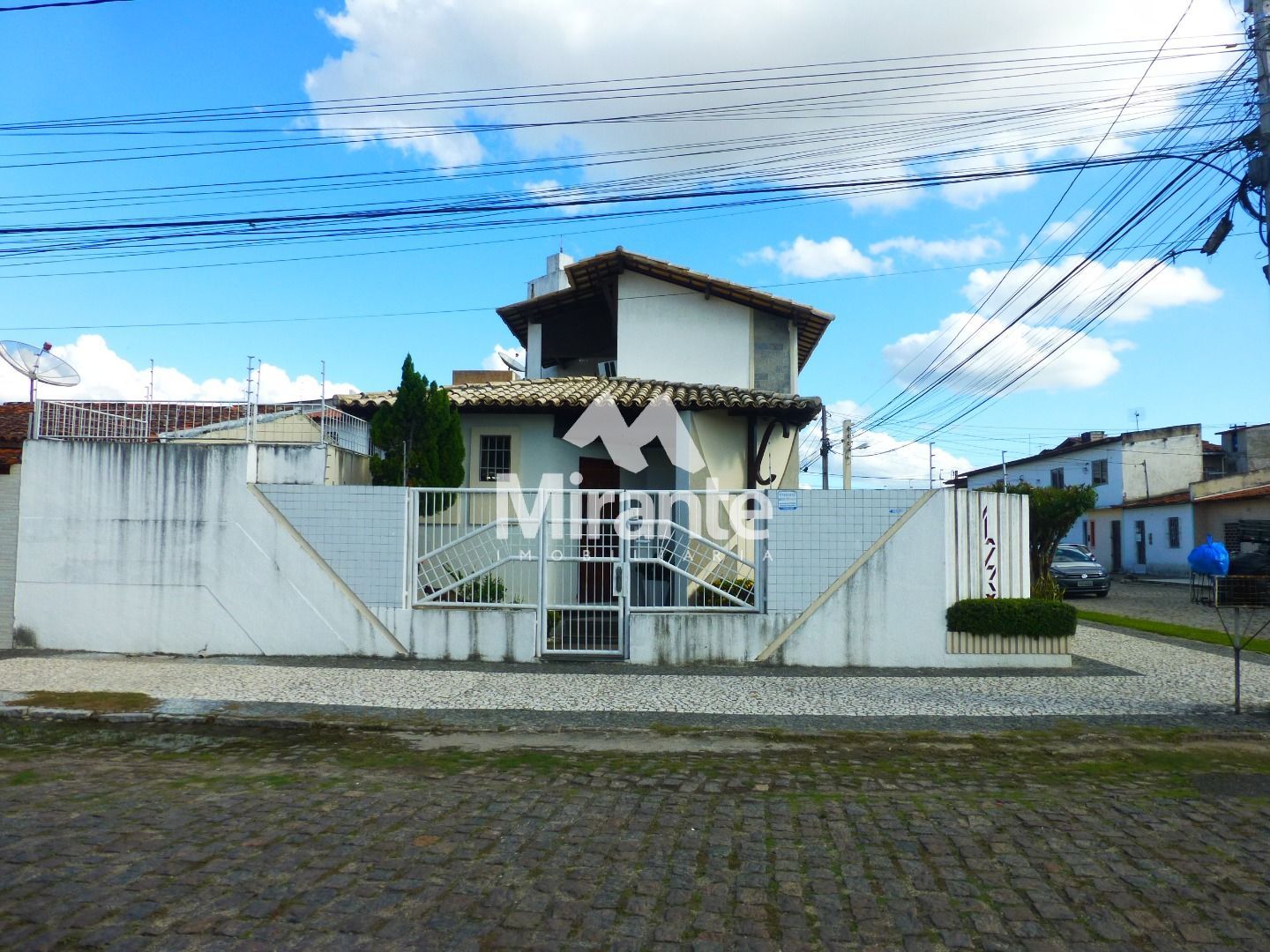 Casa Para Vender com 4 quartos sendo 2 suítes no bairro Brasília em Feira De Santana