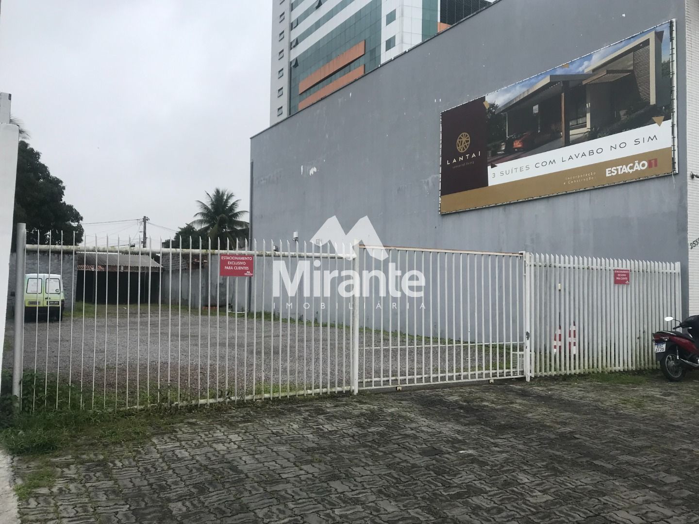 Lote / Terreno de Bairro Para Alugar no bairro Santa Mônica em Feira De Santana