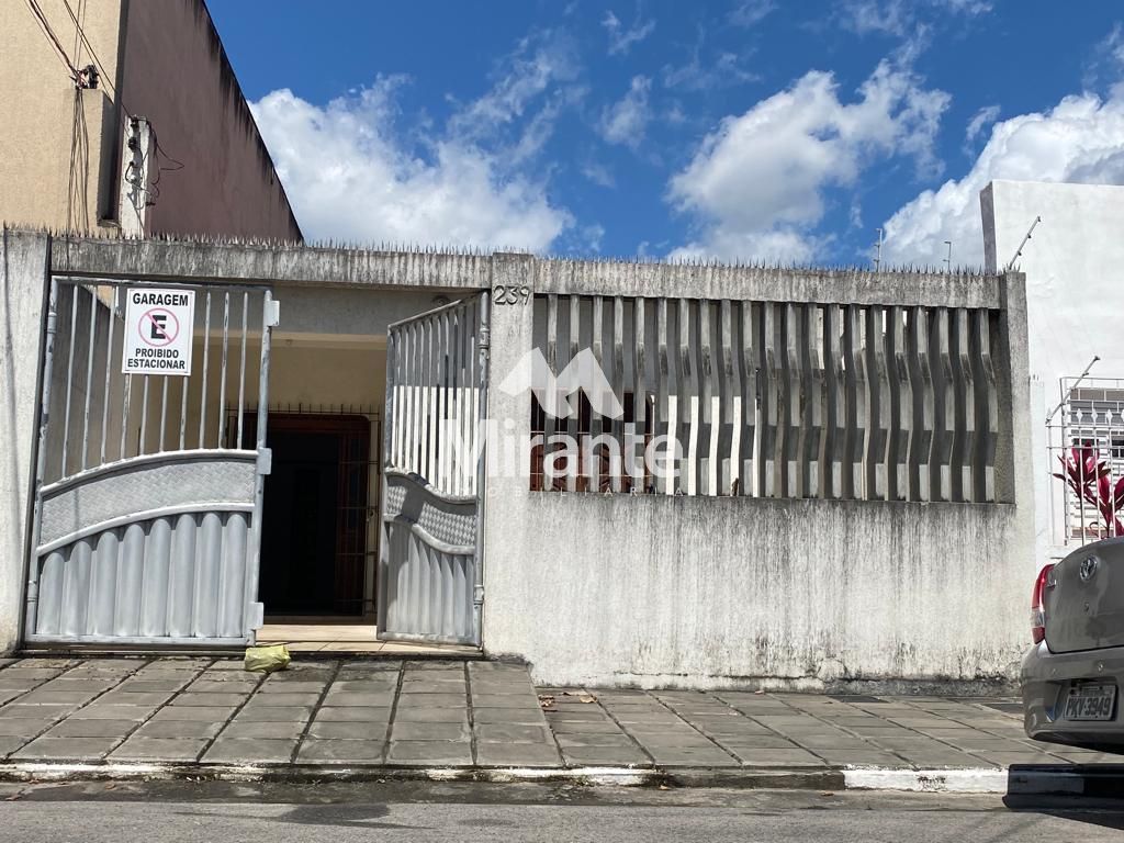 Casa Para Vender com 3 quartos no bairro Ponto Central em Feira De Santana
