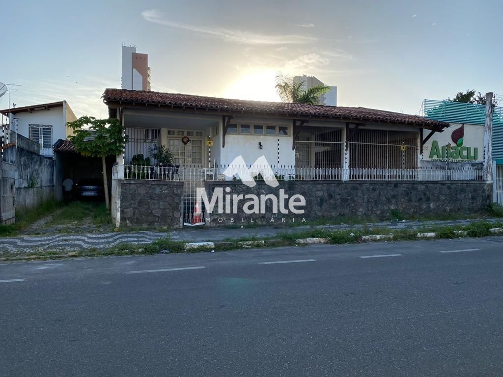 Casa Para Vender com 7 quartos sendo 1 suíte no bairro Centro em Feira De Santana