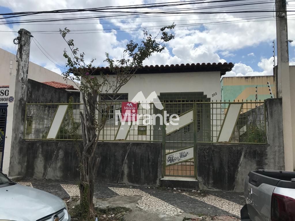 Casa Para Vender com 6 quartos no bairro Centro em Feira De Santana
