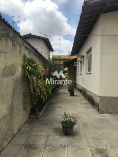 Casa Para Vender com 4 quartos no bairro Santa Mônica em Feira De Santana