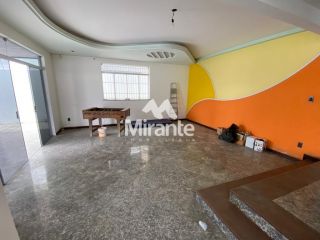 Casa Para Vender com 4 quartos sendo 1 suíte no bairro Santa Mônica em Feira De Santana