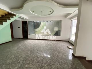 Casa Para Vender com 4 quartos sendo 1 suíte no bairro Santa Mônica em Feira De Santana