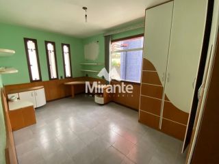 Casa Para Vender com 4 quartos sendo 1 suíte no bairro Santa Mônica em Feira De Santana