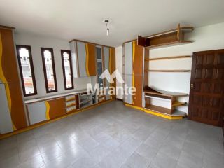 Casa Para Vender com 4 quartos sendo 1 suíte no bairro Santa Mônica em Feira De Santana