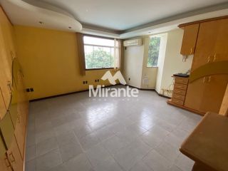 Casa Para Vender com 4 quartos sendo 1 suíte no bairro Santa Mônica em Feira De Santana