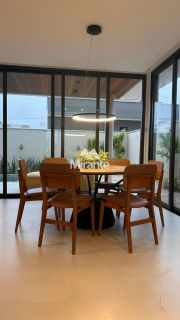 Casa de Condomínio Para Vender com 4 quartos sendo 4 suítes no bairro Papagaio em Feira De Santana