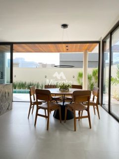 Casa de Condomínio Para Vender com 4 quartos sendo 4 suítes no bairro Papagaio em Feira De Santana