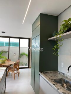 Casa de Condomínio Para Vender com 4 quartos sendo 4 suítes no bairro Papagaio em Feira De Santana