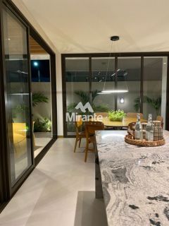 Casa de Condomínio Para Vender com 4 quartos sendo 4 suítes no bairro Papagaio em Feira De Santana