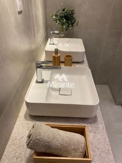 Casa de Condomínio Para Vender com 4 quartos sendo 4 suítes no bairro Papagaio em Feira De Santana