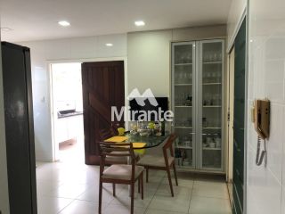 Casa de Condomínio Para Vender com 4 quartos sendo 3 suítes no bairro Sim em Feira De Santana