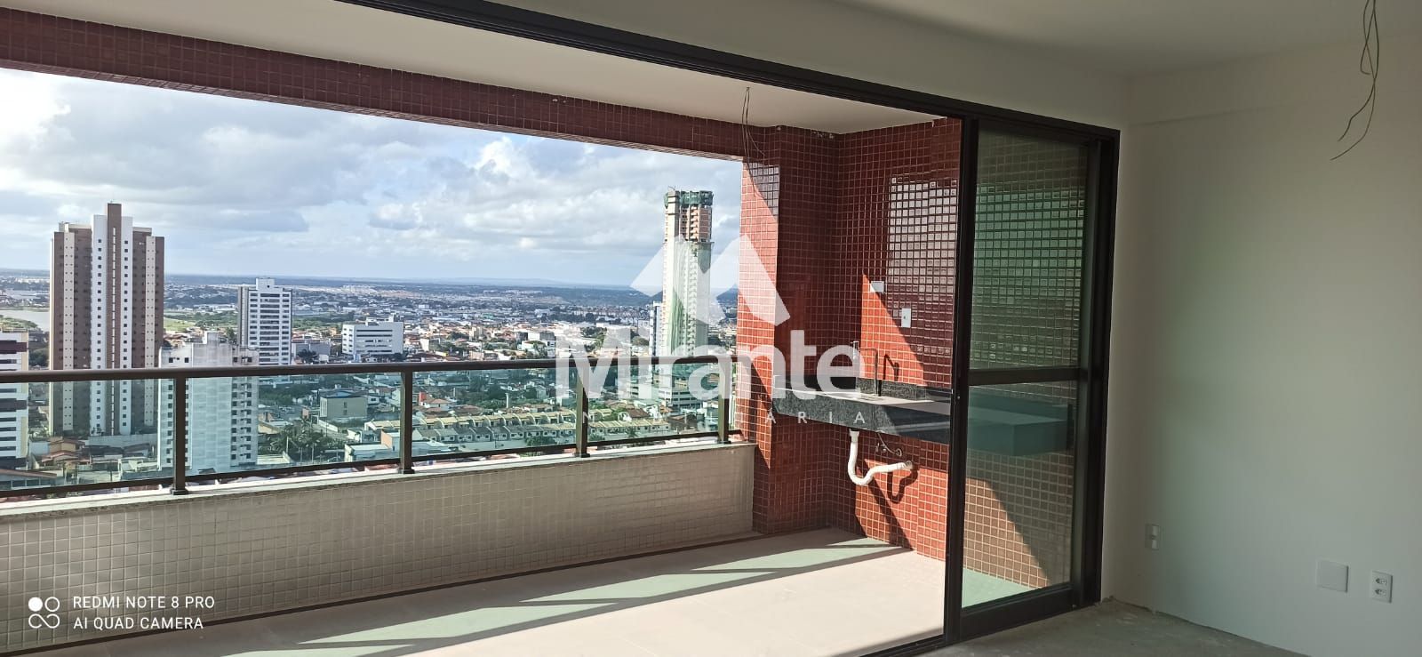 Apartamento Para Vender com 3 quartos sendo 1 suítes no bairro Santa Mônica em Feira De Santana