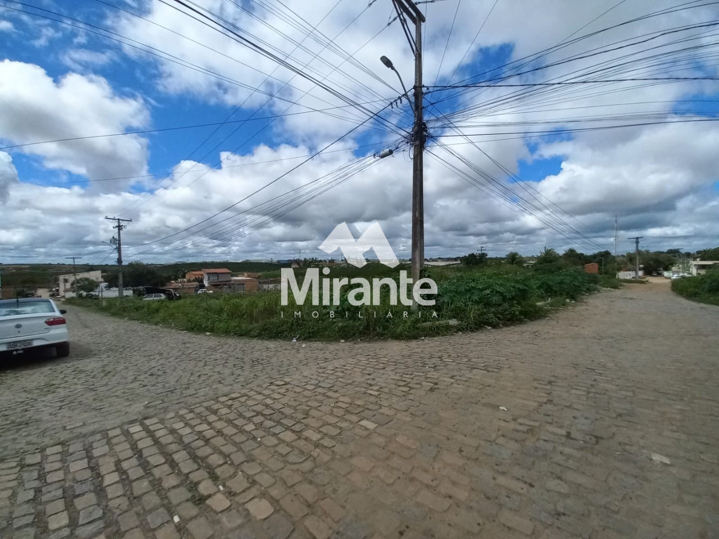Lote / Terreno de Bairro Para Vender no bairro Santa Mônica em Feira De Santana