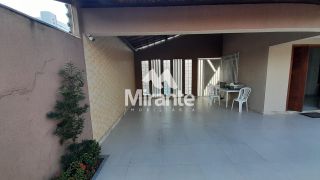 Casa Para Vender com 4 quartos sendo 3 suítes no bairro Santa Mônica em Feira De Santana