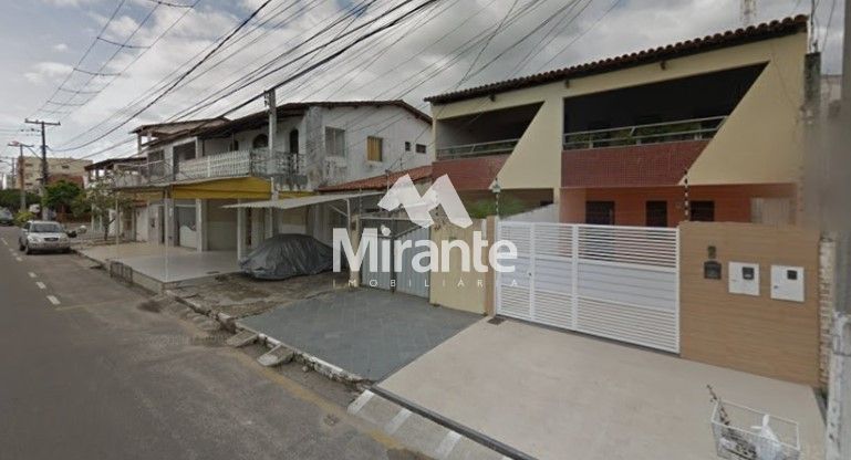 Casa Para Vender com 6 quartos sendo 2 suítes no bairro Capuchinhos em Feira De Santana