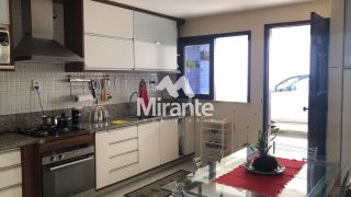 Casa de Condomínio Para Vender com 3 quartos sendo 3 suítes no bairro Santa Mônica em Feira De Santana