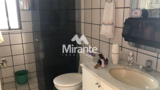 Casa de Condomínio Para Vender com 3 quartos sendo 3 suítes no bairro Santa Mônica em Feira De Santana