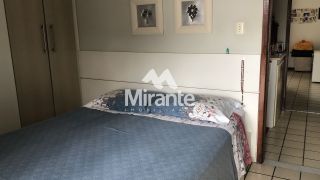 Casa de Condomínio Para Vender com 3 quartos sendo 3 suítes no bairro Santa Mônica em Feira De Santana