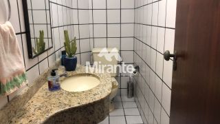 Casa de Condomínio Para Vender com 3 quartos sendo 3 suítes no bairro Santa Mônica em Feira De Santana