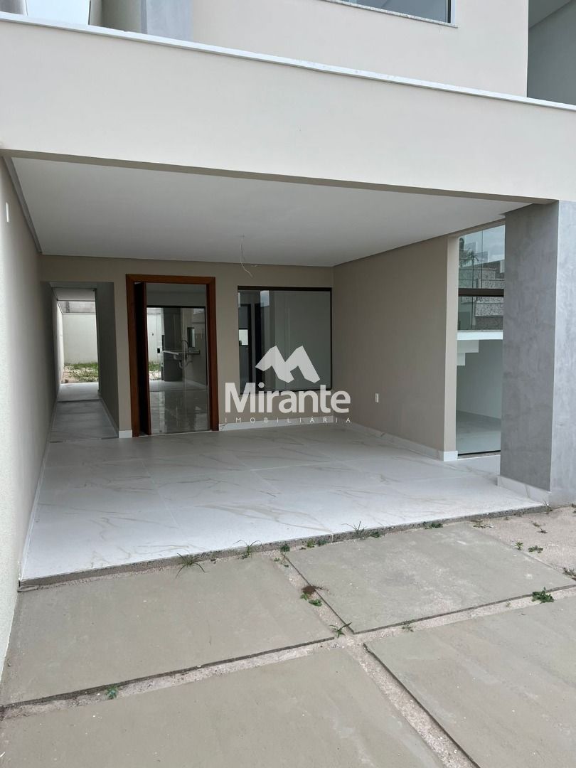 Casa de Condomínio Para Vender com 3 quartos sendo 3 suítes no bairro Sim em Feira De Santana