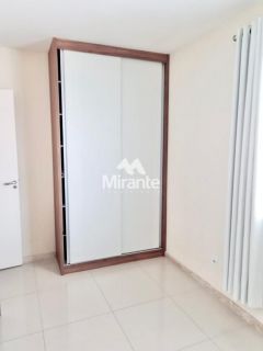 Casa de Condomínio Para Vender com 3 quartos sendo 3 suítes no bairro Pedra do Descanso em Feira De Santana