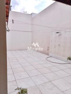 Casa de Condomínio Para Vender com 3 quartos sendo 3 suítes no bairro Pedra do Descanso em Feira De Santana