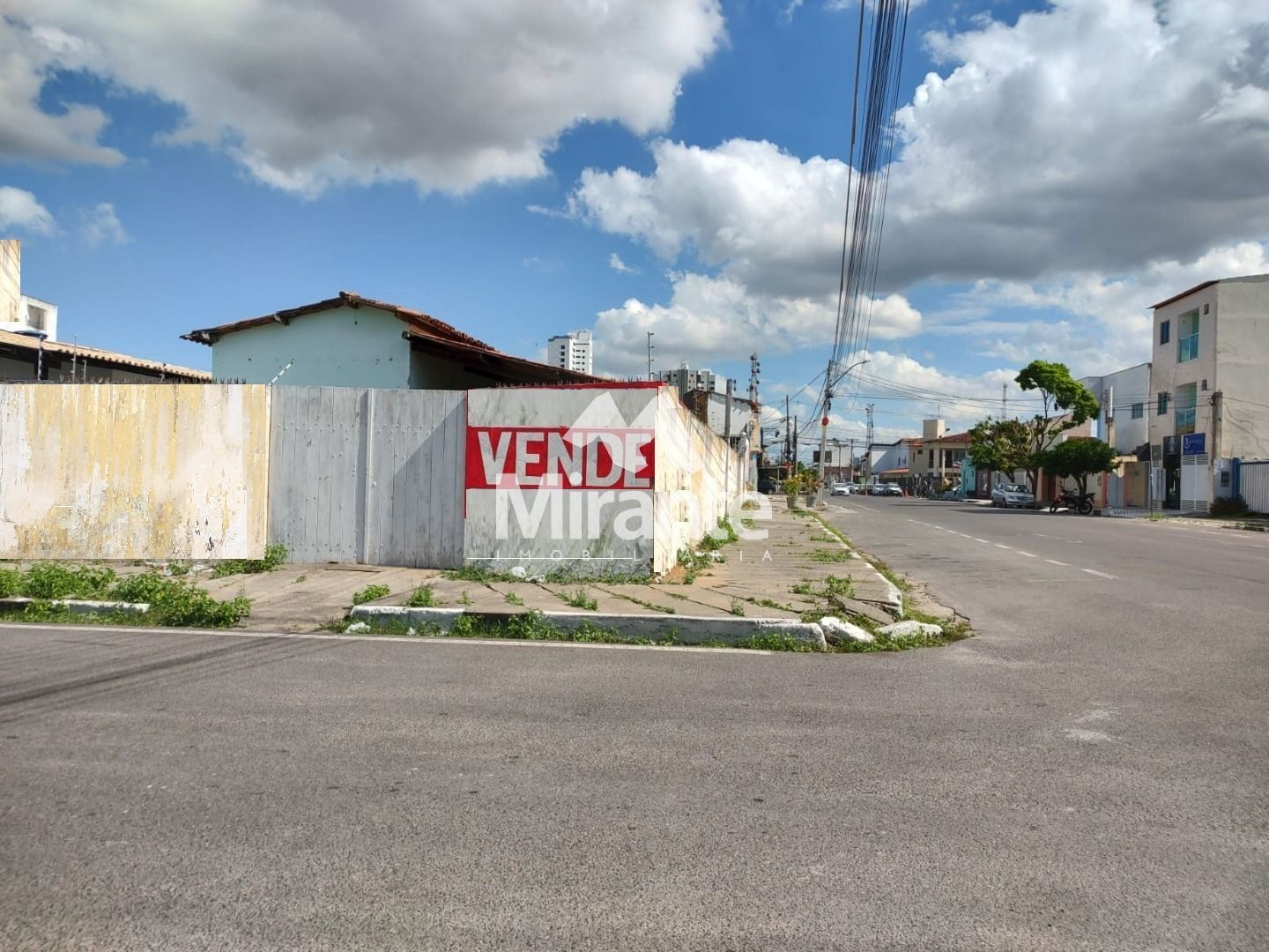 Lote / Terreno de Bairro Para Vender no bairro Ponto Central em Feira De Santana