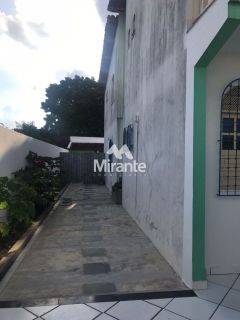 Casa Para Vender com 3 quartos no bairro Santa Mônica em Feira De Santana