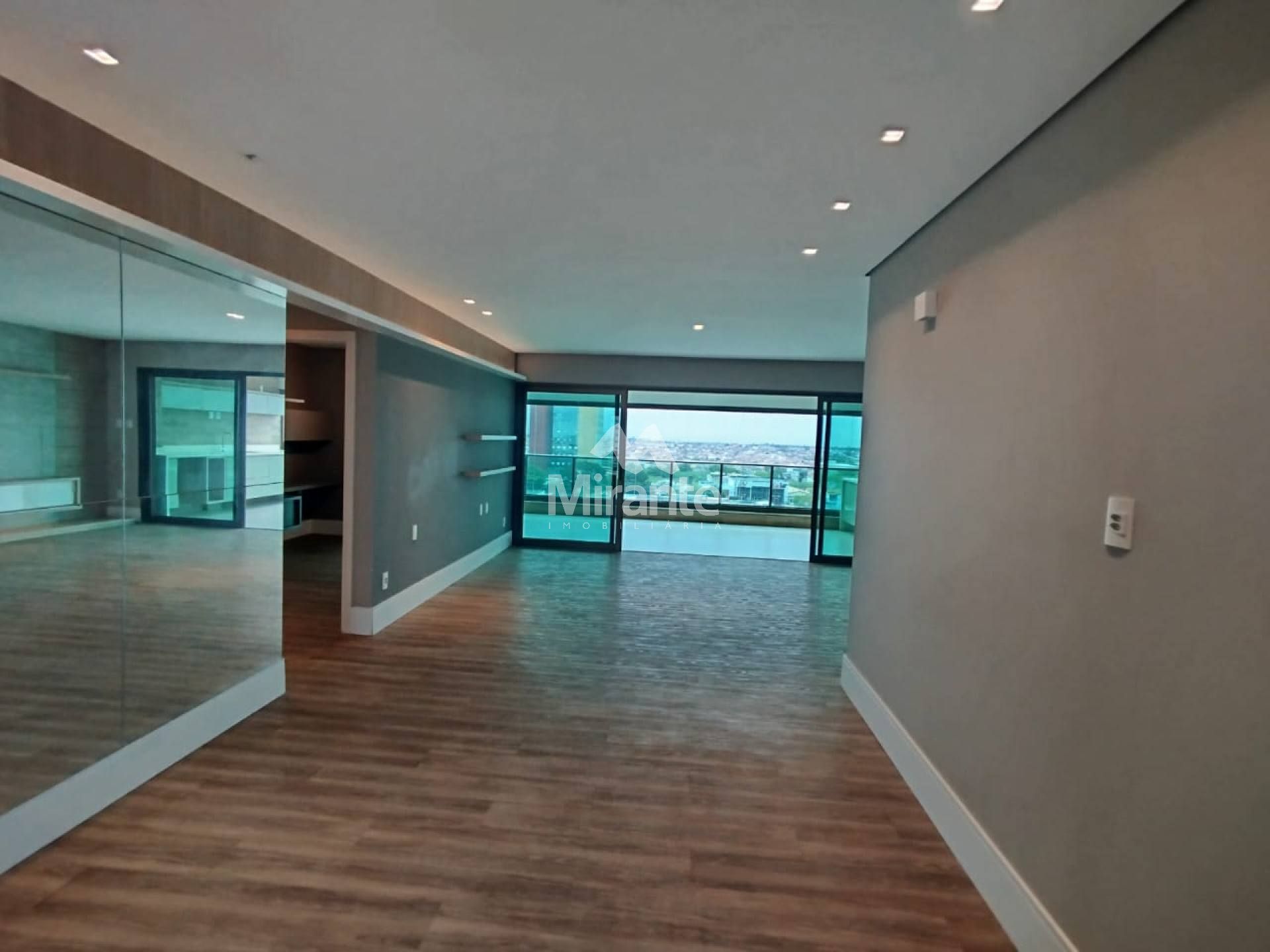 Apartamento Mobiliado Para Vender com 3 quartos sendo 3 suítes no bairro Santa Mônica em Feira De Santana