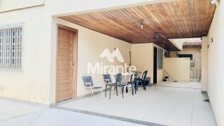 Casa Para Vender com 4 quartos sendo 2 suítes no bairro Ponto Central em Feira De Santana