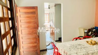 Casa Para Vender com 4 quartos sendo 2 suítes no bairro Ponto Central em Feira De Santana