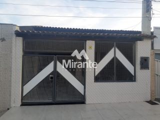 Casa Para Vender com 2 quartos sendo 1 suítes no bairro Centro em Feira De Santana